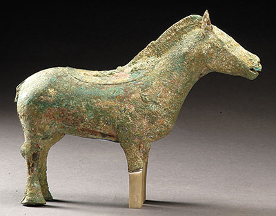 陕西甘泉出土商青铜马。